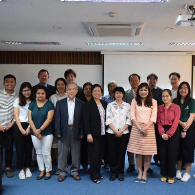ผู้จัดการทั่วไป บริษัท ยูไอเอ ได้รับเชิญจาก Asian Institute of Tecnology (AIT) ให้เข้าร่วมการประชุมเชิงปฏิบัติการ ในหัวข้อเรื่อง Assessment of Dioxin Emissions from Point Sources in Thailand 
โดยมีผู้เข้าร่วม Workshop จากหลากหลายหน่วยงาน ได้แก่ กรมควบคุมมลพิษ, UNIDO (Regional Office Thailand), JICA, Regional Resource Center for Asia and the Pacific, สถาบันไดออกซินแห่งชาติ กรมส่งเสริมคุณภาพสิ่งแวดล้อม และ ศูนย์เทคโนโลยีโลหะและวัสดุแห่งชาติ เป็นต้น
ยูไอเอ ได้นำเสนอกฏหมายที่เกี่ยวข้องกับไดออกซินในปัจจุบันของประเทศไทย และวิธีการทดสอบไดออกซินที่บริษัทฯ ได้ดำเนินการอยู่