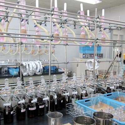 High Quality Glassware and Clean Room